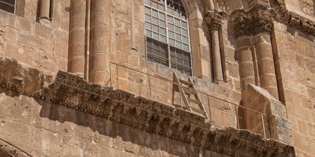 CHURCH OF THE HOLY SEPULCHER - THE IMMOVABLE STAIRCASE 