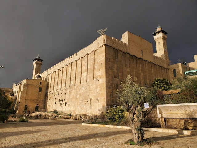CAVE OF THE PATRIARCHS IN HEBRON (MEARAT HAMACHPELAH)