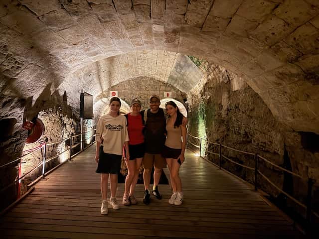 המלצה על מדריך טיולים בישראל לתיירים מחול המלצה על מדריך טיולים בישראל לתיירים מחול